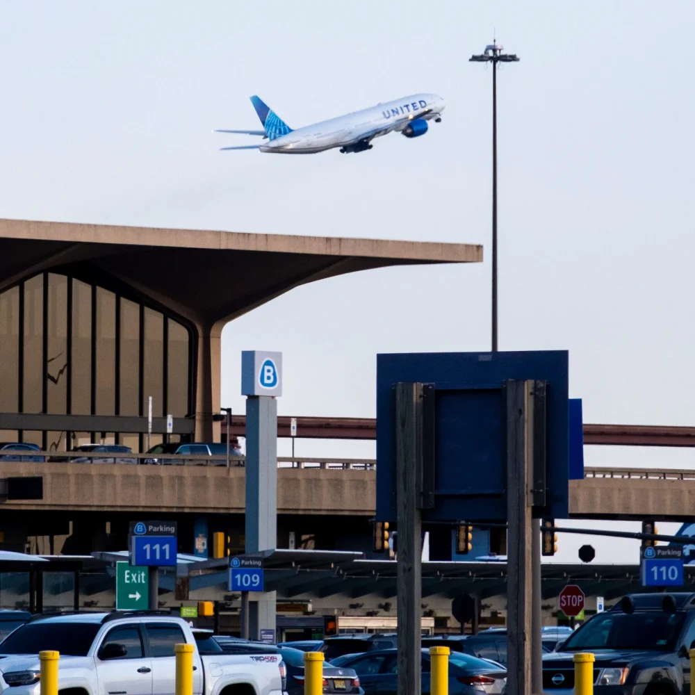 12trav-newark-service-flgw-mediumsquareat3x