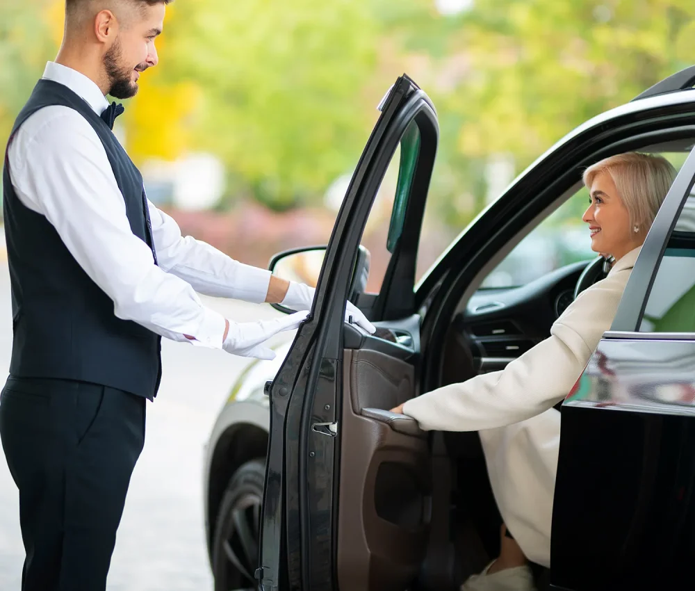 parking-valet-helping-woman-park-her-car.webp